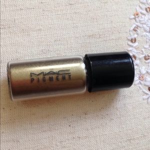 M.A.C Pigment shade Copperized